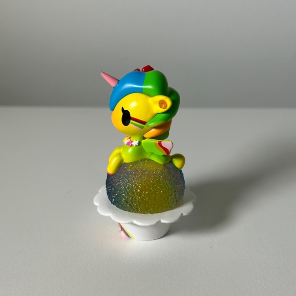Tokidoki Delicious Unicorno Alohacorno Shaved Ice Rainbow Vinyl Figure (B9) - Picture 3 of 7